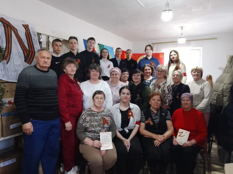 Обучающиеся 8б класса приняли участие в муниципальной акции "Неси добро и радость людям".